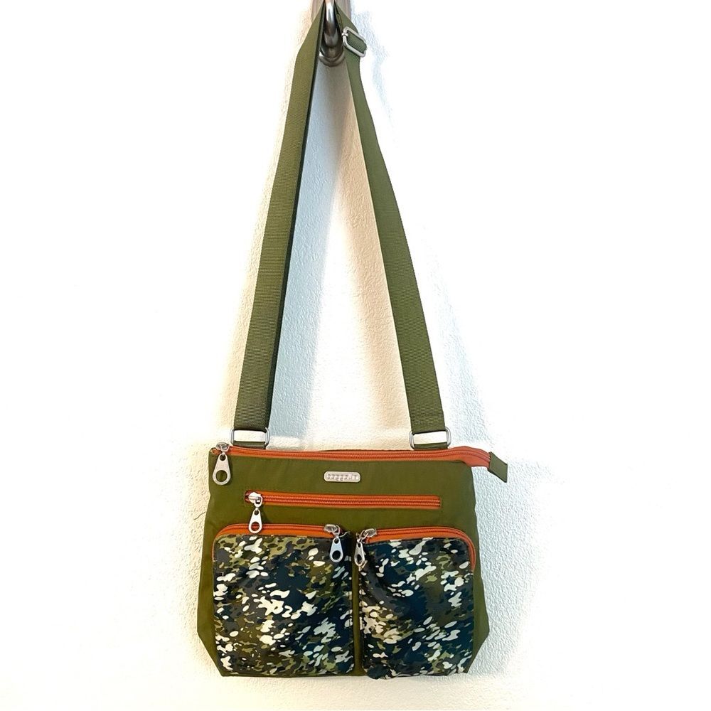 Baggallini Olive Green Camo Print Nylon Crossbody Shoulder Bag Purse Orange Zip